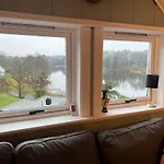 Loft By Water Lake, Central, 5 Min From E6 Appartement *